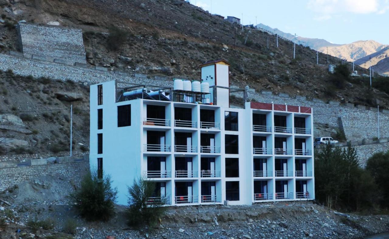 Hotel The Royal Kargil Exterior foto